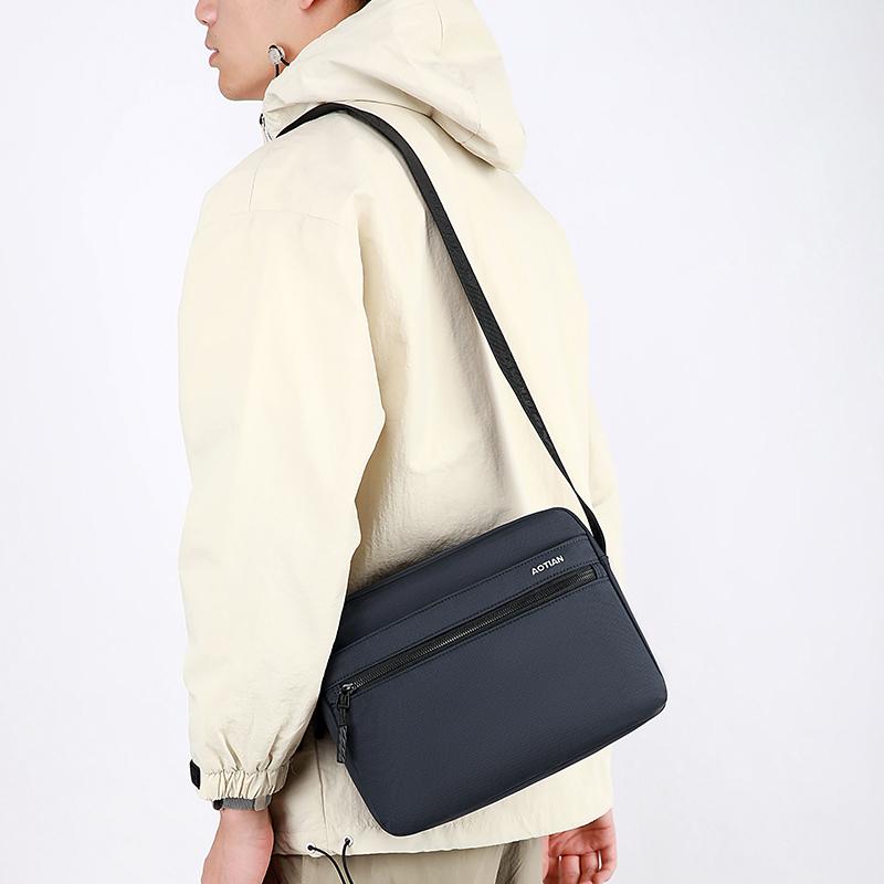 Men's Shoulder Bag Lightweight Outdoor Crossbody Bag