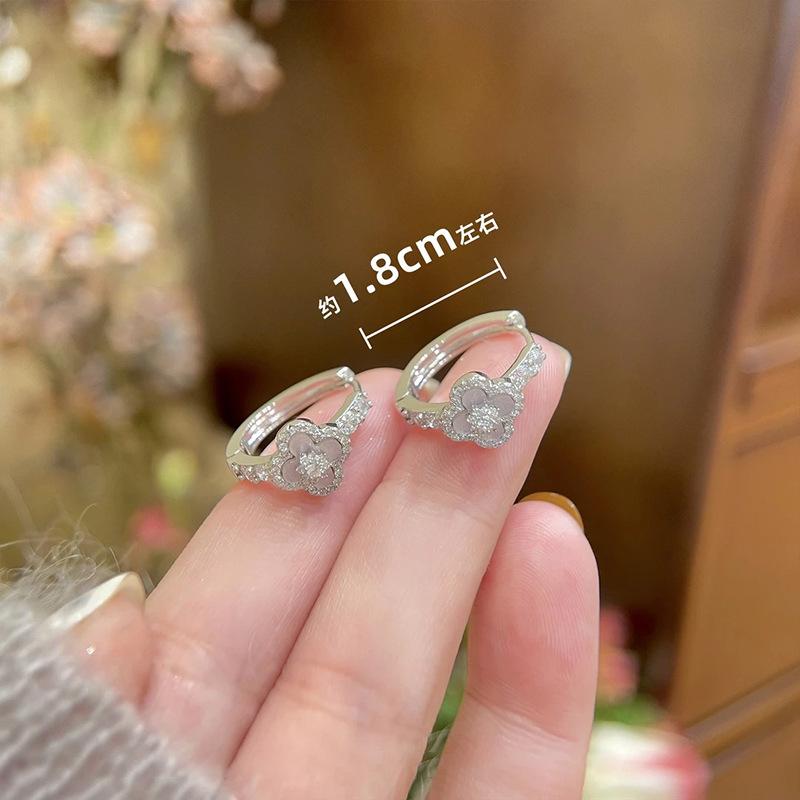 Zircon acetate board lucky grass flower ear buckle simple exquisite fashion earrings light luxury high sense versatile earrings women