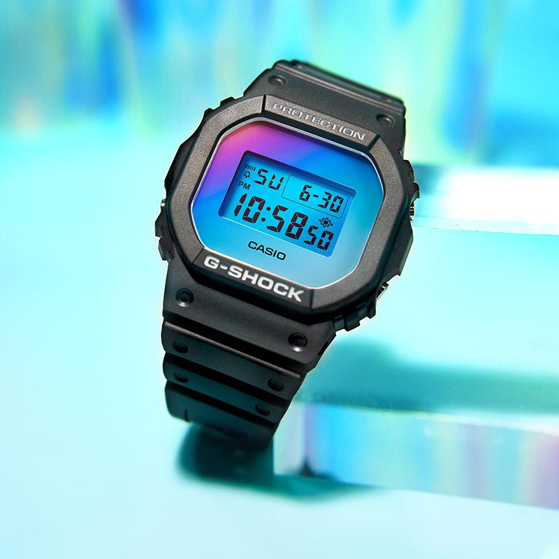Casio G-SHOCK Neon Series Laser Glass Mirror Retro Classic Small Square Waterproof Quartz Movement Resin Strap Japanese and Korean Watch DW-5600SR-1PR