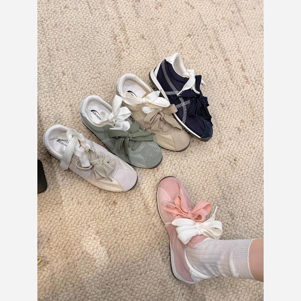 Su Yinyin hat die gleichen Leder-Ballett-Moral-Trainingsschuhe, Damen-Schnürsenkel mit Mandarinentenmuster, Schuhe mit innerer Erhöhung, Forrest-Gump-Schuhe, ein