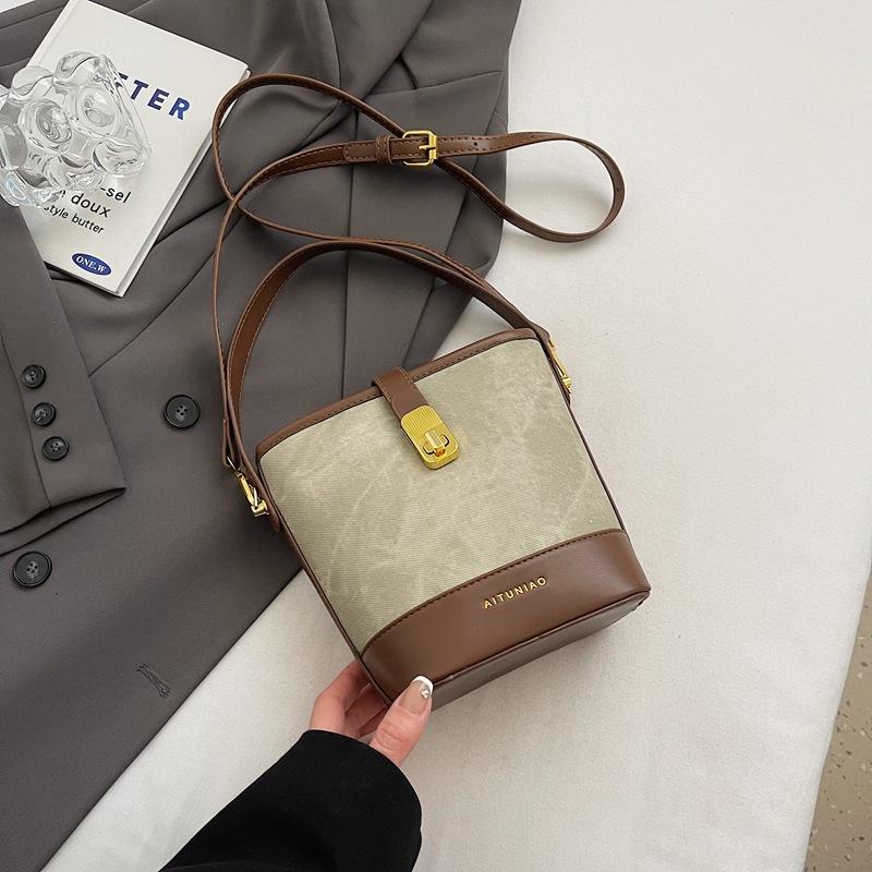 2025 New Foreign-style Contrasting Colors, High-end Portable Bucket Bag, Fashionable, Simple and Versatile Commuter Women's Messenger Bag
