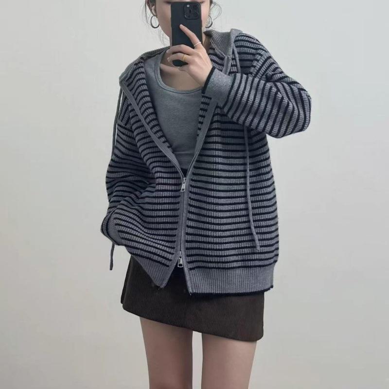 Autumn and Winter New Tops Contrasting Colors Striped Knitted Cardigan Women's Loose Sweater Design Sense Women's Hoodie Jacket
