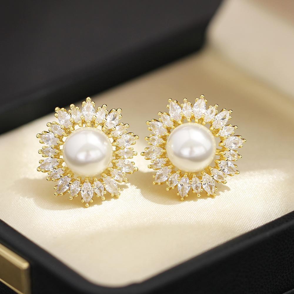 Light luxury high-end micro-inlaid zircon exaggerated pearl earrings gold-plated two-color earring-free earrings earrings and earrings for bridal earr