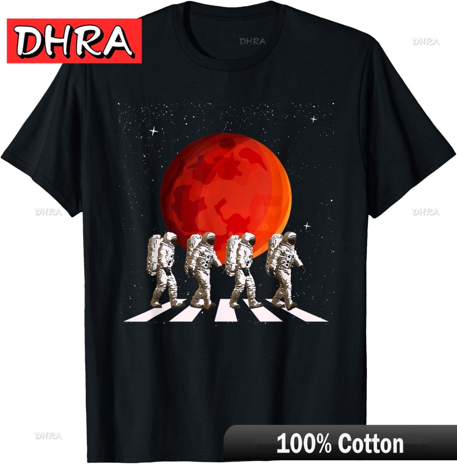 

Walking Astronauts Spaceman Planets Space Galaxy T-Shirt Stylish Minimalist Cute Tshirts Stylish Retro Minimalist Chic Tshirt 4XL