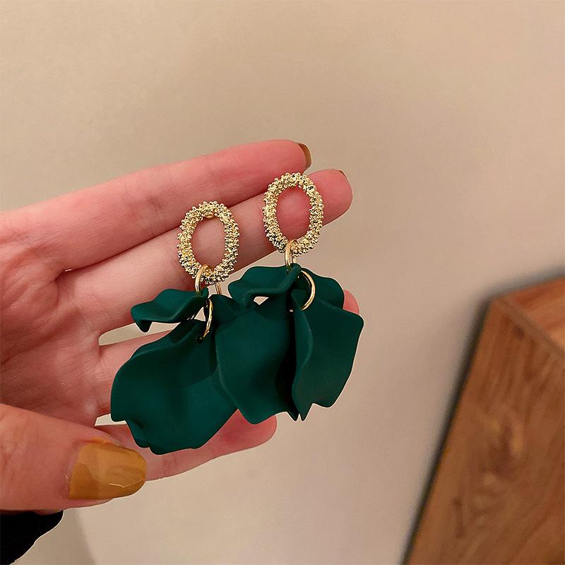 Exquisite Green Gem Dangle Earrings with Silver Needle - Elegant Statement Jewelry for Every Occasion