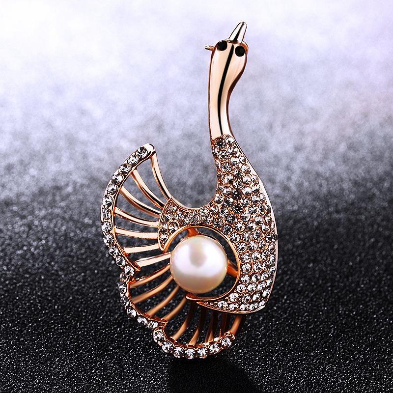 Elegant Korean-Style Swan Brooch with Pearl and Rhinestone Detailing