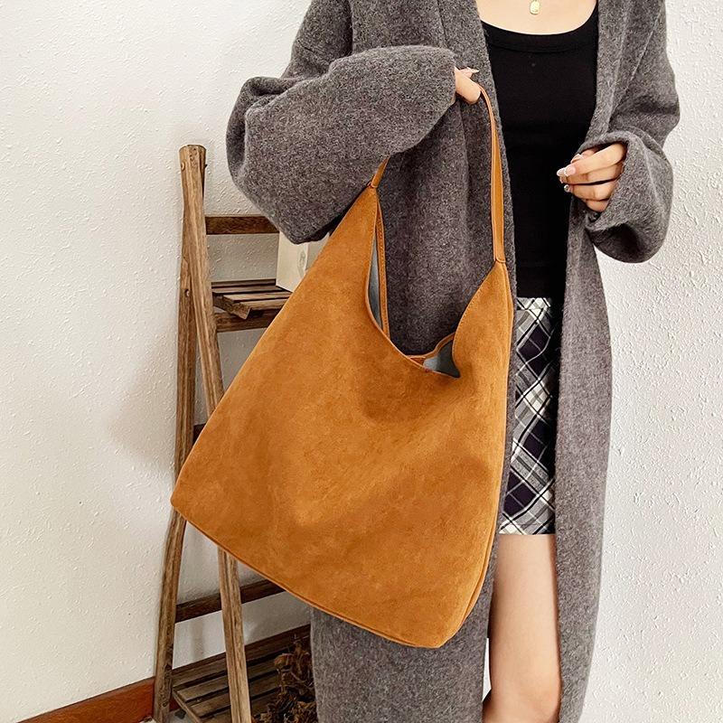 Herbst und Winter neue Tragetasche Damen mattes Wildleder große Kapazität Schultertasche Pendler lässige Mode trendige Achseltasche