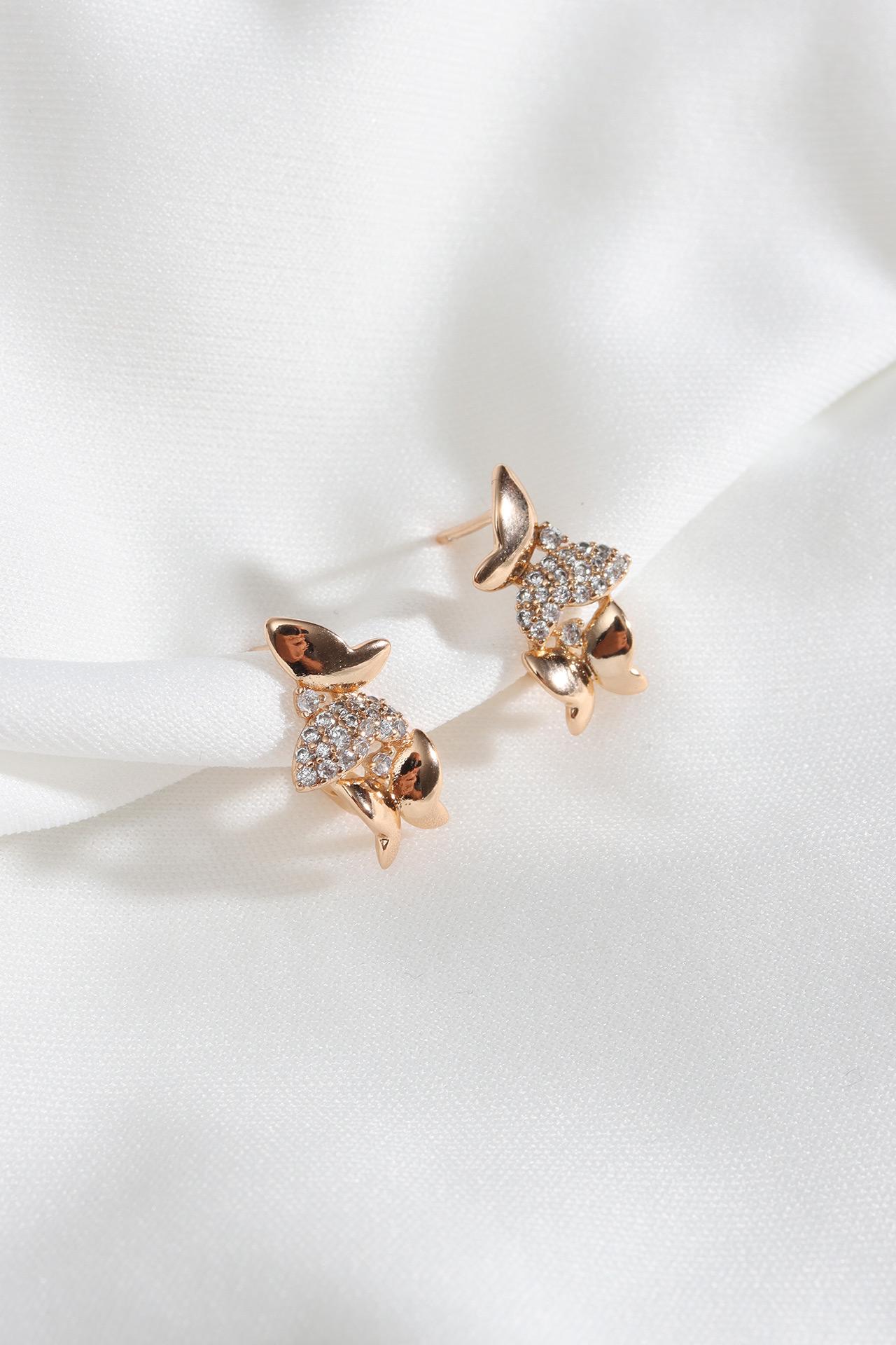 

Стальные серьги золотого цвета с фигуркой бабочки