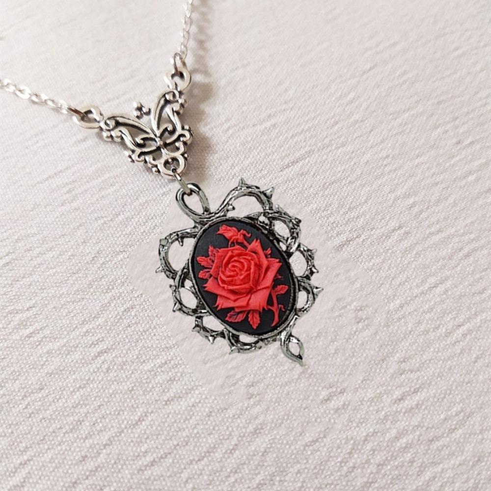 Fashion Gothic Red Rose Cameo Sliver Color Oval-shaped Thorny Frame Pendant Necklace for Women Halloween Retro Charm Jewelry