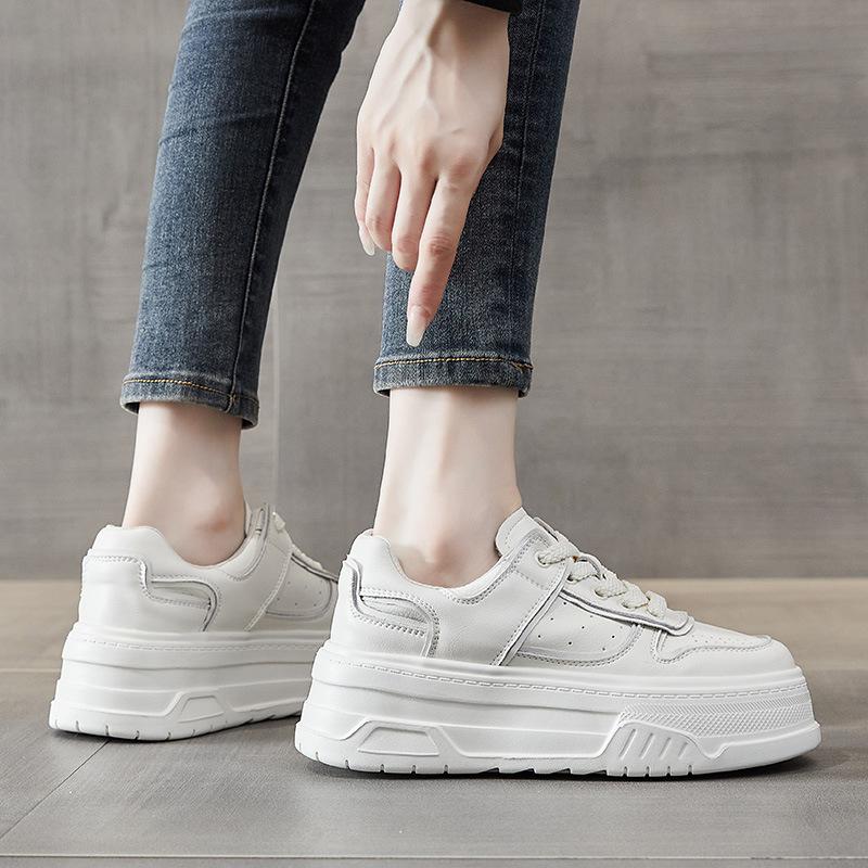 Board shoes 2026 spring new popular item versatile thick soled sponge cake shoes versatile casual sports shoes