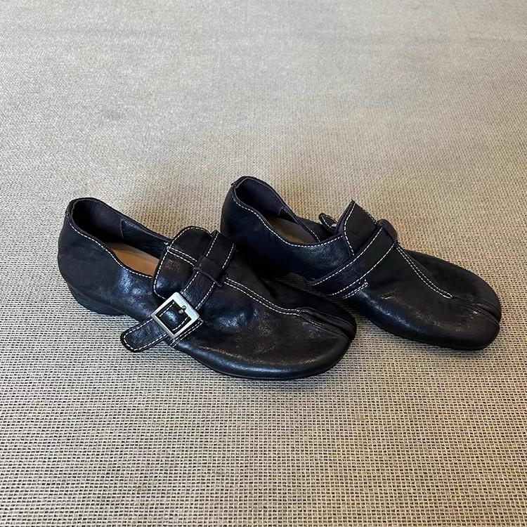 Niche fashionable one-word button deep-mouth small leather shoes women's Barn feng shui washing leather split-toe single shoes