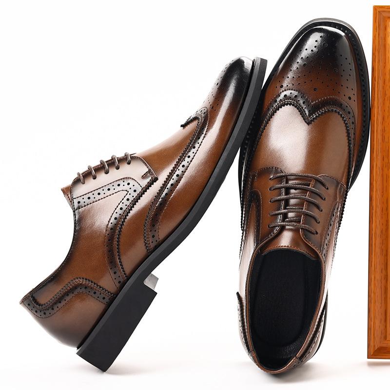 2025 New Designer Brown Brogue Shoes for Men Fashion Casual Lace Retro Dress Shoes Man Spring Autumn Pointed Wedding Shoe Man