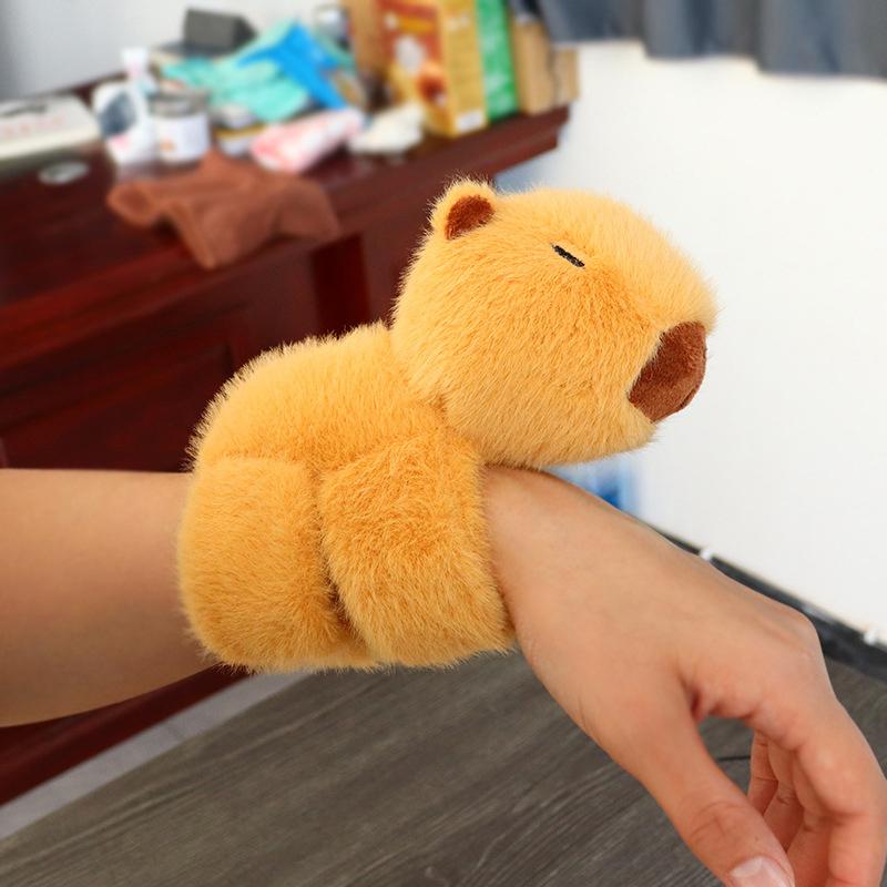 

Четыре цвета Capybara Animal Slap Wrap Wristband Bracelet Plush Stuff Animal Kawaii Capybara Hand Ring Toys Wristband 1