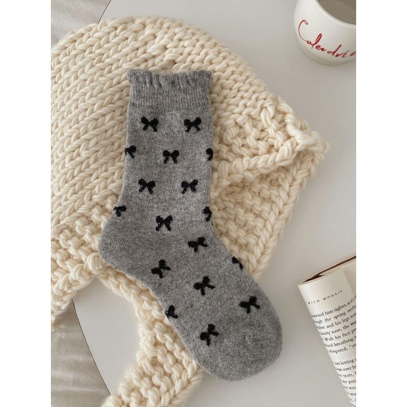 Winter and Autumn Thick and Warm Grey-colored Bow-knitted Wool Socks for Women, Striped Fabric Label, Without Bones, Mid-calf Length Socks