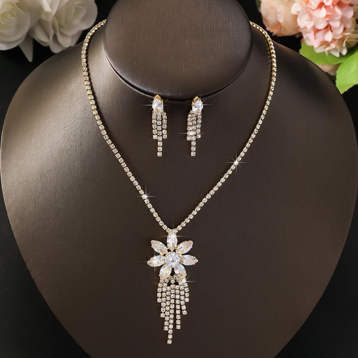 

Luxury Temperament Beautiful Loose Diamonds Zircon Jewelry Set Necklace Earrings Set Chain Bridal Jewelry