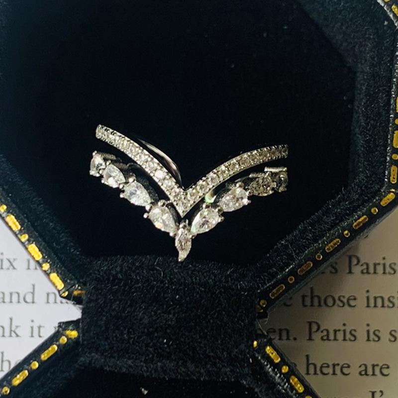 

Xiancan S925 Sterling Silver V-Shaped Heart Diamond Open Ring for Women Size 8 білий