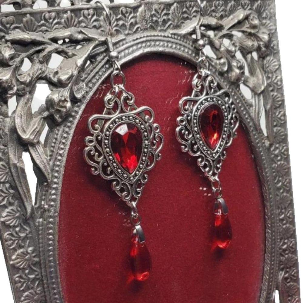 Romance Victorian Baroque Lace Teardrop-shaped Red Rhinestone Tassel Dangle Earrings for Women Halloween Vampire Bride Jewelry