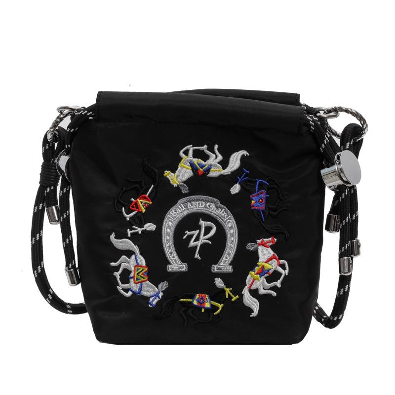 

Сумка корейская высококачественная универсальная сумка-ведро лето 2024 новая модная сумка-мессенджер из ткани нишевый дизайн для женщин чёрный