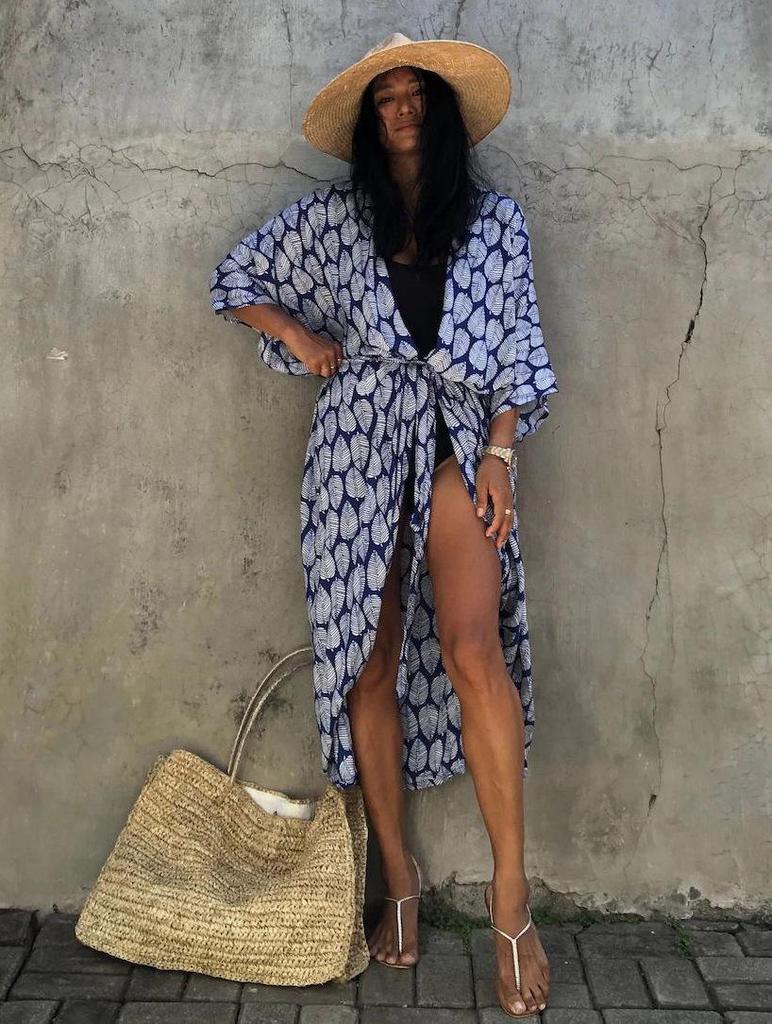 Cardigã Cover-Up de Viscose com Estampa de Folhas e Proteção Solar
