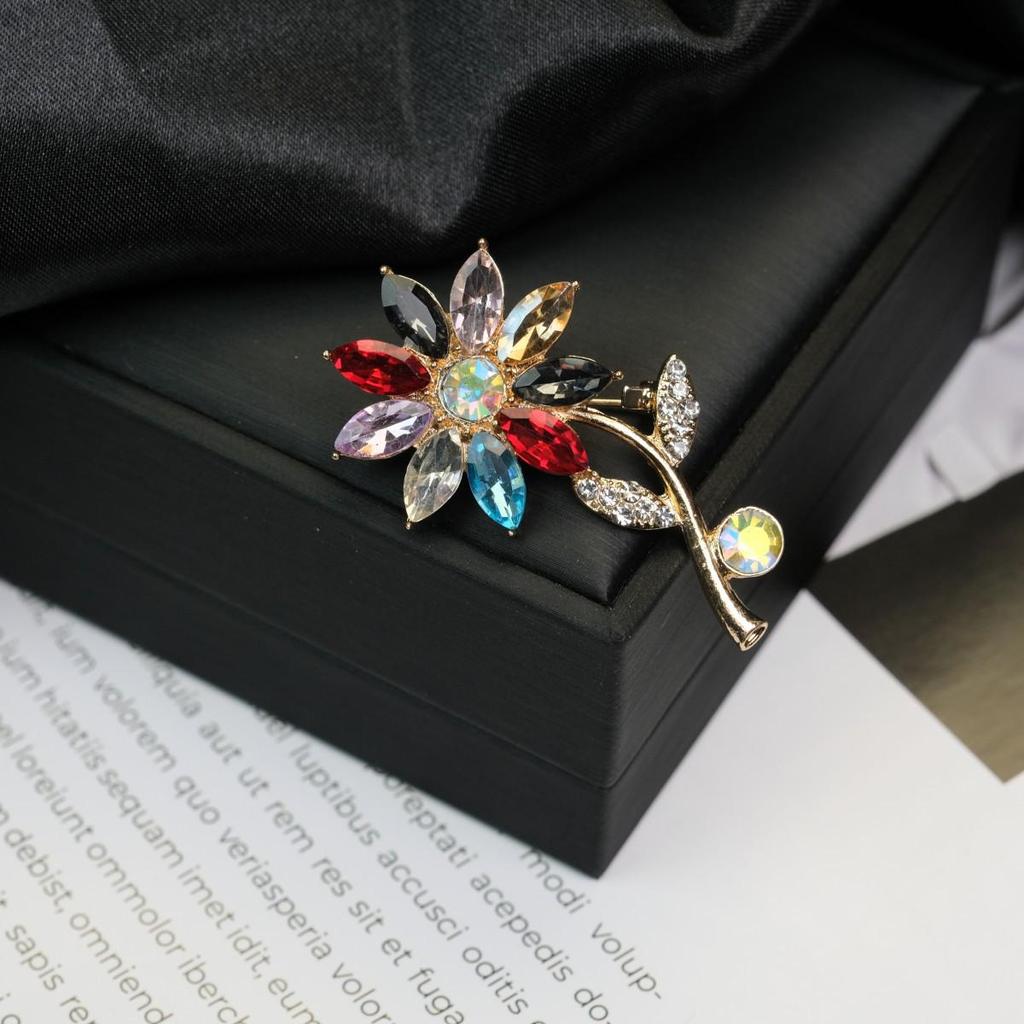 Retro Flower Pearl & Diamond Alloy Brooch Pin