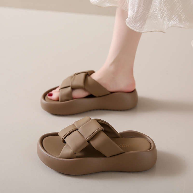 Platform French beach sandals one-word slippers women's wear 2025 summer new casual high-end slippers women