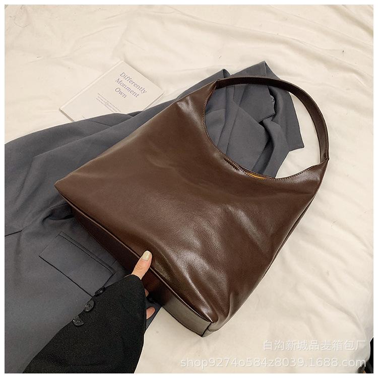 

Armpit Large Capacity Portable Casual Bag Women s 2025 Summer New Simple Fashion Travel Bag One Shoulder Mother-and-Mother кофейный