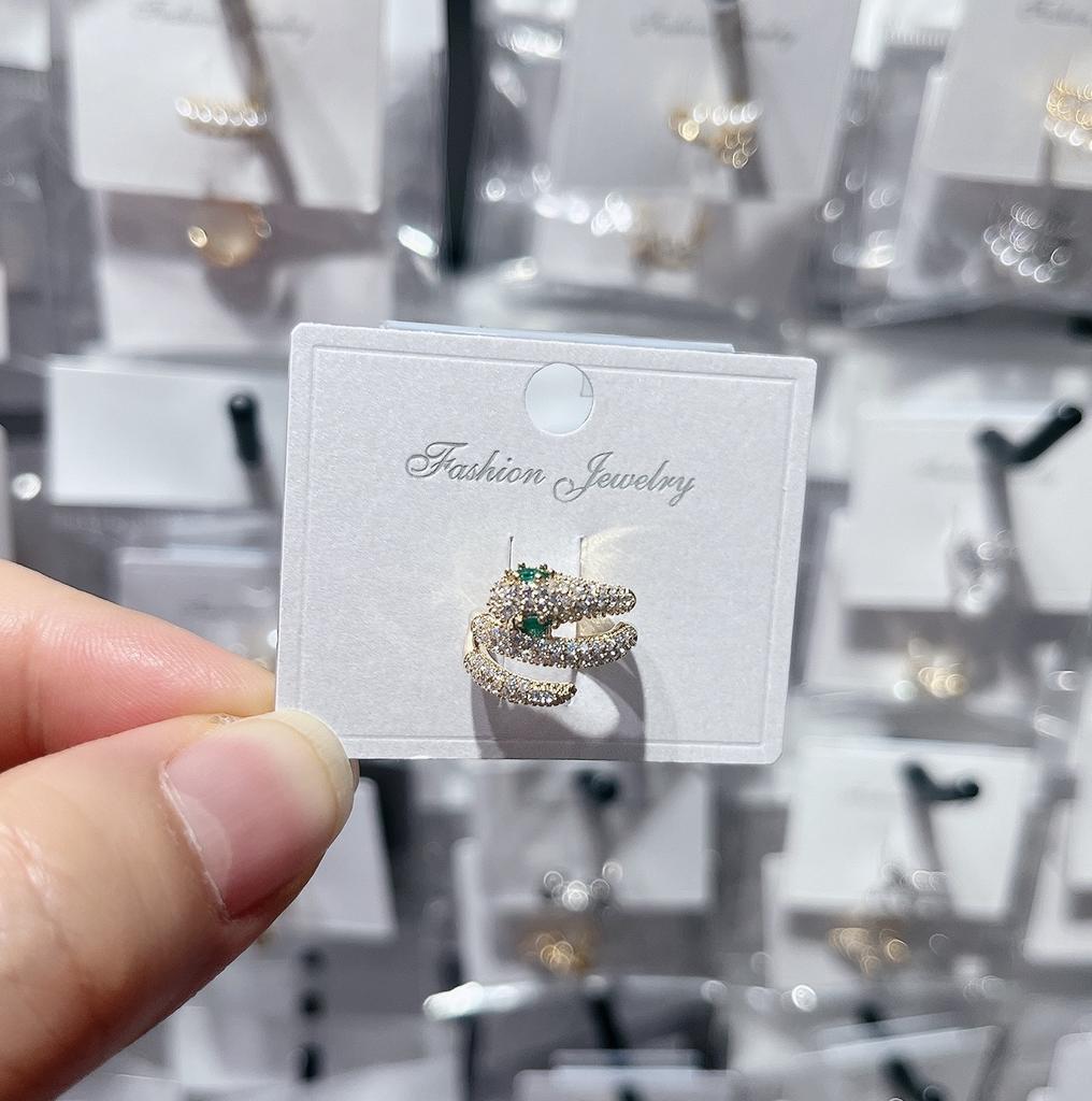 Green Eyed Spirit Snake Without Ear Hole Ear Bone Clip, High-end Feeling, Light Luxury Personality, Retro Snake Shaped Earrings