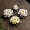 Exquisiter handgefertigter Keramik-Lotus- und Pfingstrosen-Räucherkegelhalter im Zen-Stil – Dekoratives Kunstwerk für das Wohnzimmer
