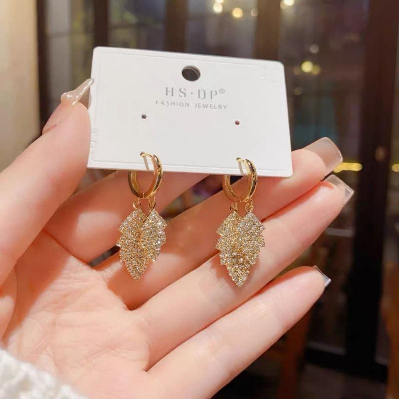 Temperament Light Luxury Exquisite Celebrity Style Full of Diamonds Zircon Leaves Ear Buckle Shows Face Thin Super Flash Fashion Versatile Ear Buckle