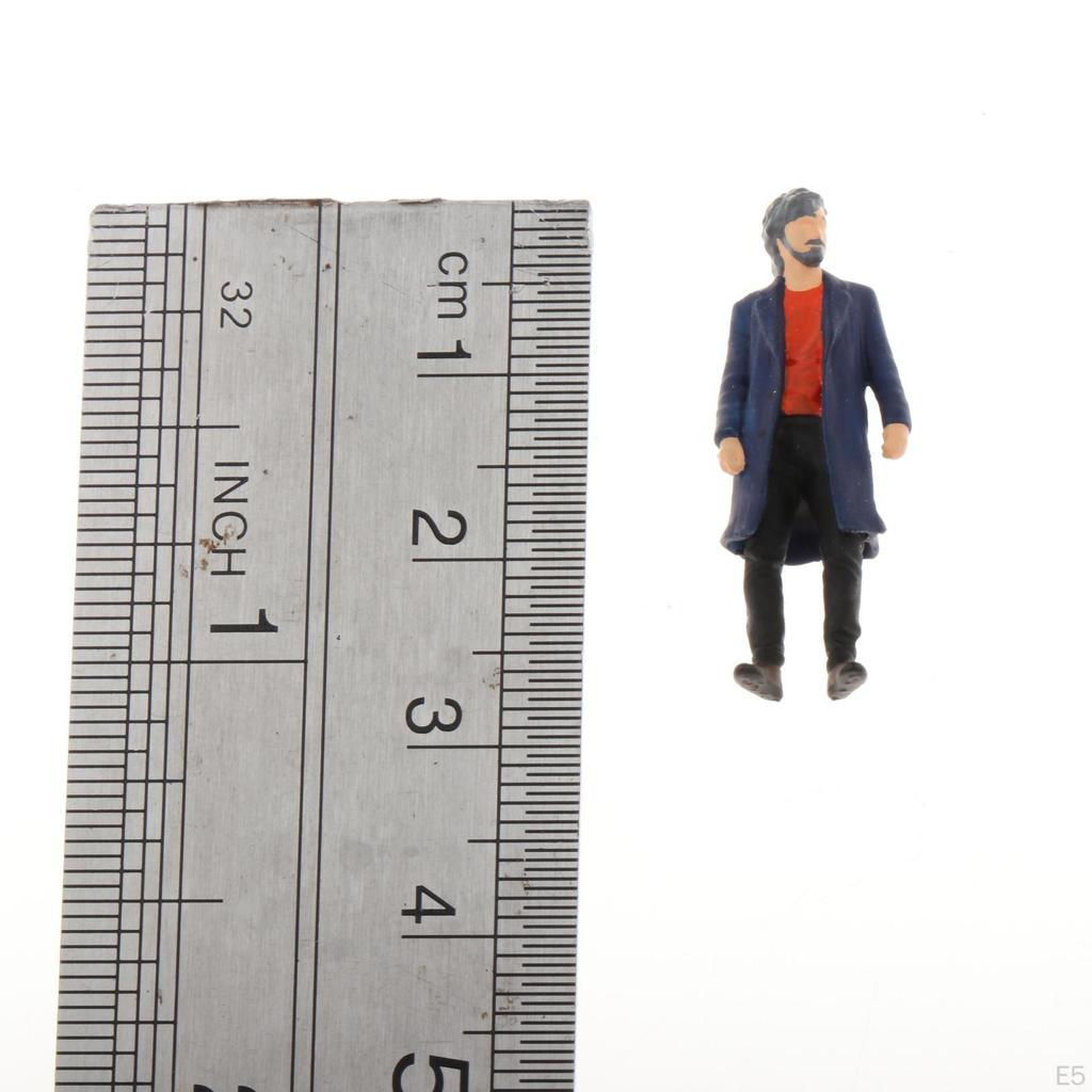 1:64 Diorama Painted Figure People Jacket Model Building Park Wheel