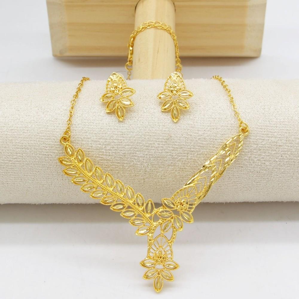 Dainty Flower Stud Earrings Elegant Necklace and Earrings Gold Plated Zinc Zinc Alloy Jewelry Set Bridal