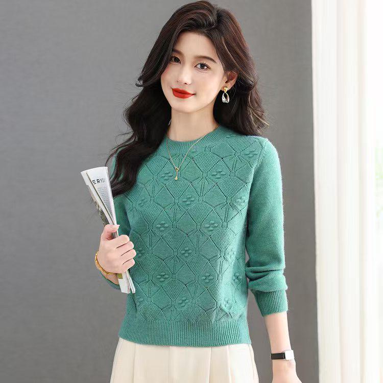 

Women s Medium-Length Slim-Fit Round Neck Wool Sweater - Casual, Solid Color, Covers Belly, Perfect for Autumn and Winter. Medium