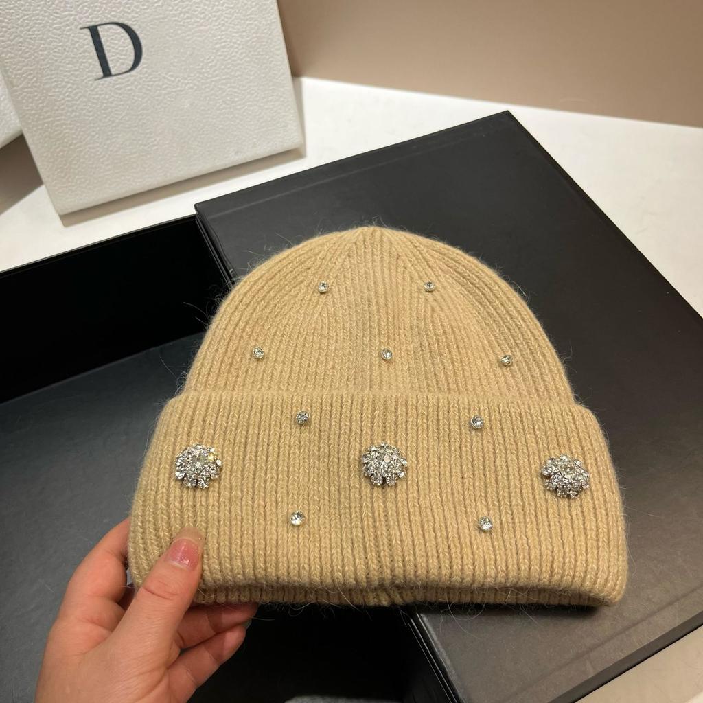 Winter Light Luxury Niche Rhinestone Heavy Industry Knitted Hat Celebrity Outdoor Warm Rabbit Hair Pullover Hat