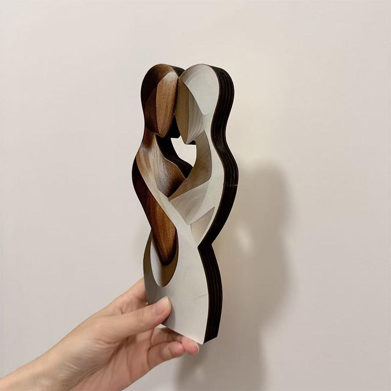 2D Flat Printing Desktop Decoration Wooden Statue Of Two People Embracing Each Other Household Decoration Ornaments Wedding Gifts