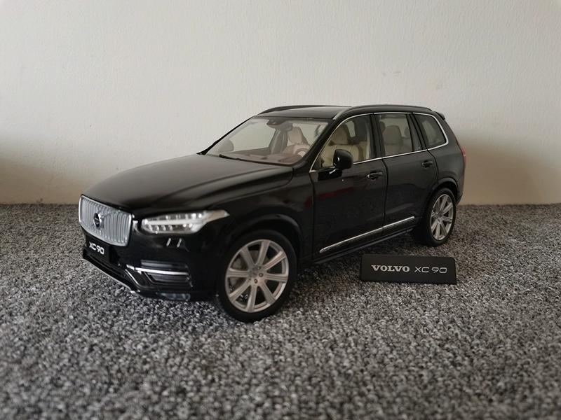 

Офіційний Volvo 1:Автомоделі зі сплаву масштабу 1:18 - XC60, XC90, S60L, Литі під тиском з заводською металізованою фарбою, Колекційна модель для демонстрації