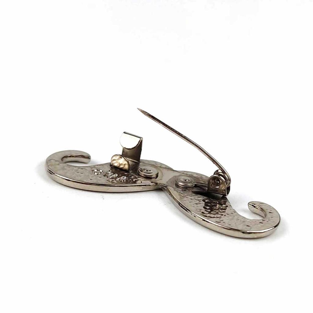 [F NODE] Beard Pin Brooch, Men's Stylish Baron Motif, Approx. 4cm, Fun and Unique (Silver)
