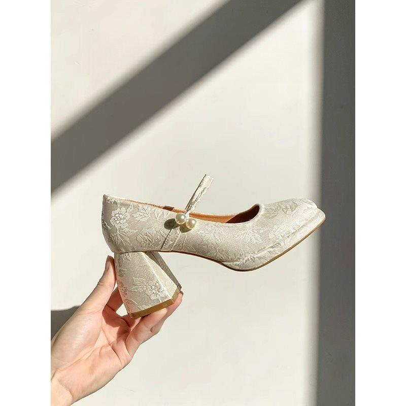 

Retro high heels for women with national style Hanfu square head style Mary Jane shoes thick 2025 pu leather new cheongsam fairy 40 абрикосовый