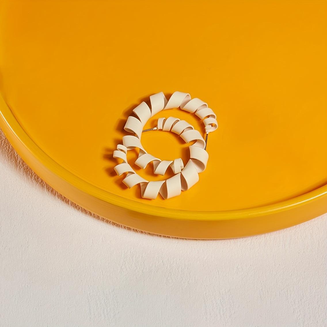 Пара сережек-спиралек в форме цветка однотонных, подходящих для женщин и девочек, на вечеринку, вечеринку, отпуск, универсальный новогодний подарок