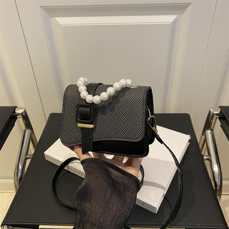 

Весна 2025 новая женская сумка с ремешком и пряжкой, трендовая нишевая дизайнерская сумочка, простая и модная сумка через плечо, женская сумка-мессенджер чёрный