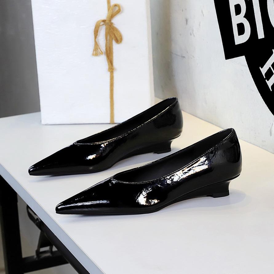 European American banquet women's shoes pointed commuter casual shallow mouth versatile flat-bottomed tapered heel shoes