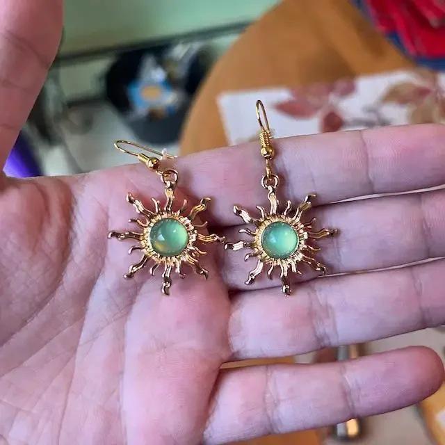 Gem Gothic Gold Sunflower Earrings: Y2K Fashion Dangle Earrings & Sun Necklace for Women, Sweet & Spicy Light Luxury Trend.