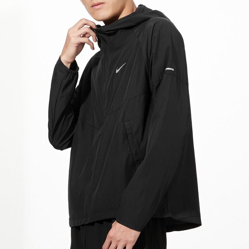 Nike Reflexní potisk loga Tkaná běžecká bunda s kapucí Pánské svrchní oblečení Černá DD4747-010