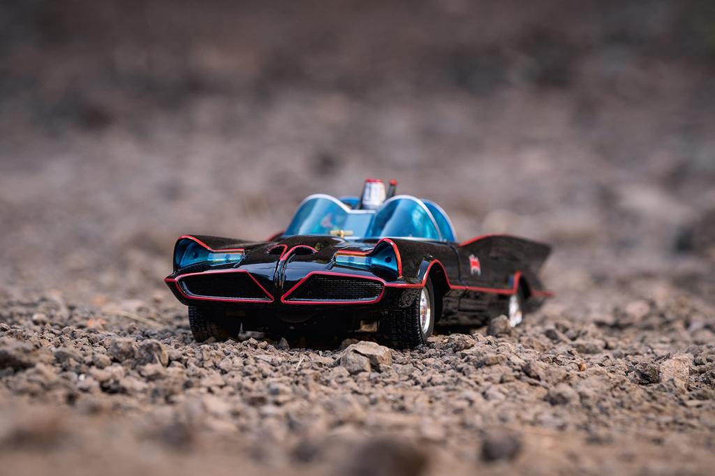 1966 Classic Car Diecast Batman Figure Batman TV Series Rides Diecast Model Car Jada 33737 (1966) "Hollywood Series" 1/24