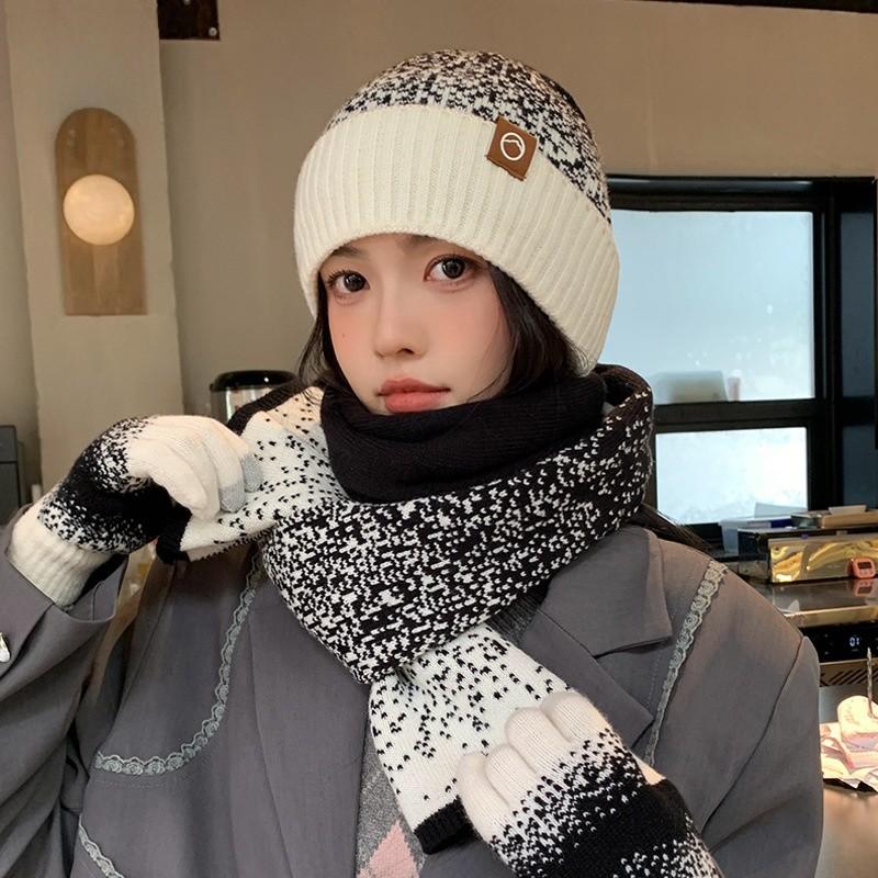 Winter Strickmütze und Schal Set mit Ohrenschutz für Damen Stilvolle Wärme und winddichter Komfort