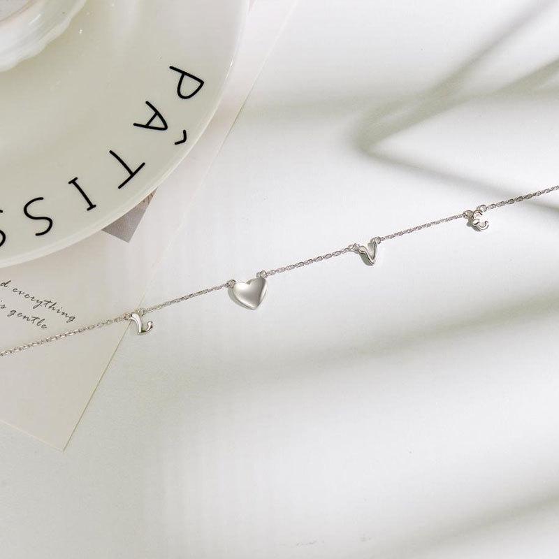 LOVE Love Halskette Glänzende herzförmige Schlüsselbeinkette Valentinstagsgeschenk für die Freundin