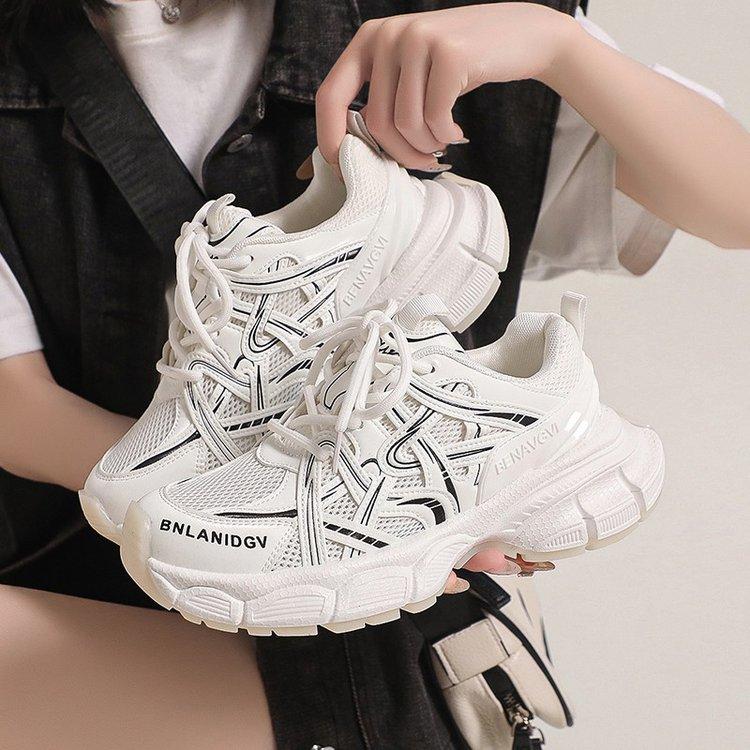 Sens du design version européenne chaussures de papa femmes été 2025 nouvelles chaussures de sport pour femmes décontractées polyvalentes en maille respirante