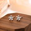 Flower Earrings for Women with Niche Designs, Exquisite, Cute, Versatile, Simple Earrings