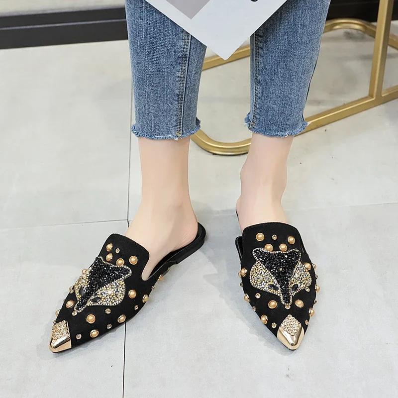 Mode Neue Damenschuhe Mode String-Perlen Spitz Strass Nieten Flache Damen Hausschuhe Slip-On Maultiere Loafer Sandalen Slides Damenschuhe