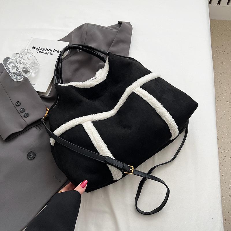 

Осень 2025 новая повседневная простая большая вместительная замшевая портативная сумка-тоут женская сумка-тоут на плечо для поездок на работу чёрный