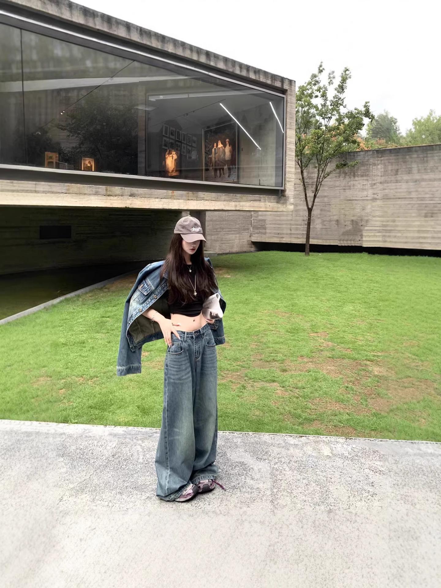 

Women s Retro Denim Two-Piece: Loose Jacket & Long Pants Set Large